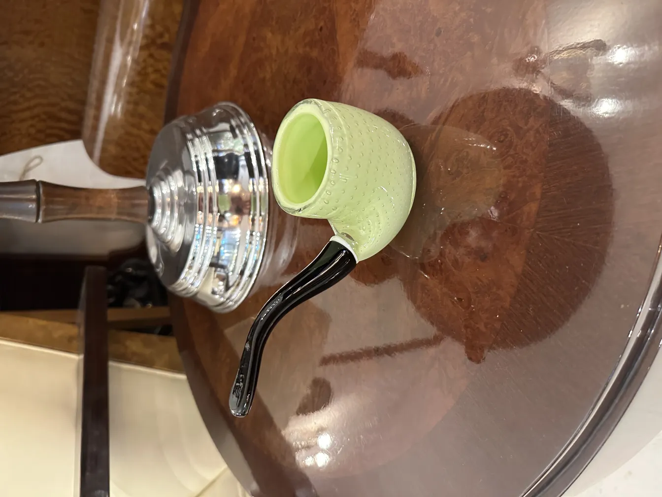 ancien cristal de murano avec un design vert et noir