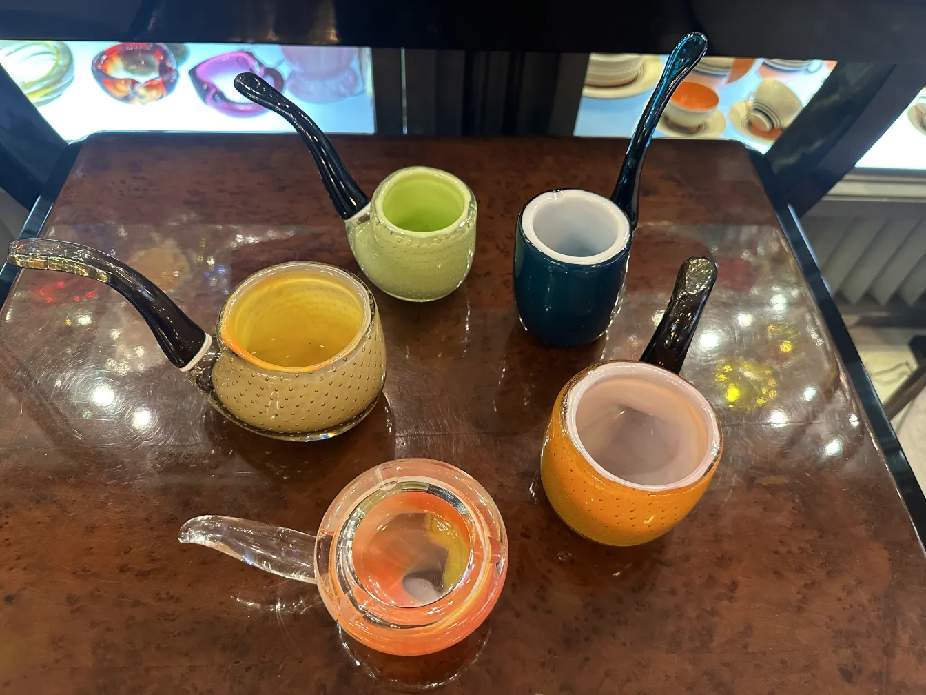 cristais de murano em várias cores e formas