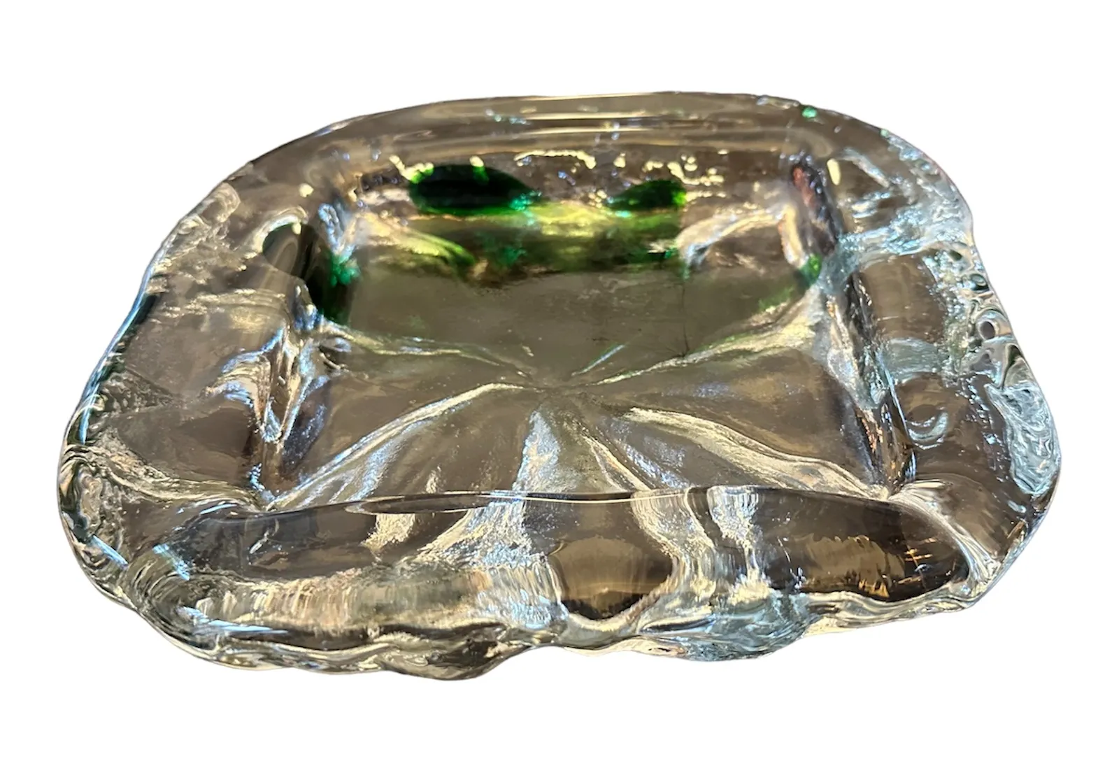 ancien cristal de murano avec un design ondulé et des tons verts