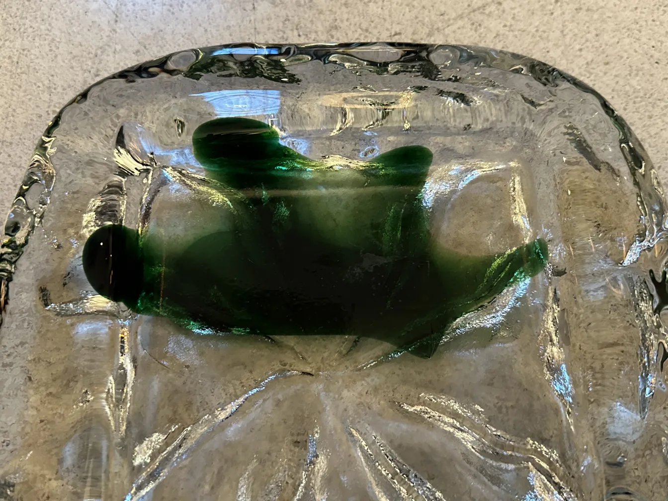 decorazione antica in vetro di murano con dettagli verdi