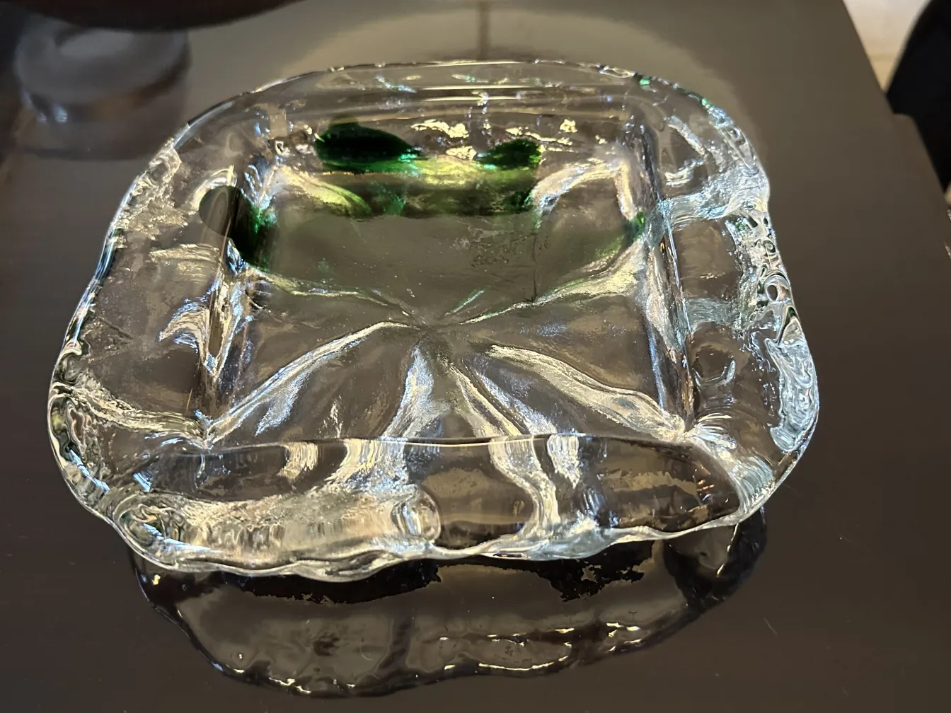 方形穆拉诺玻璃盘子带绿色点缀