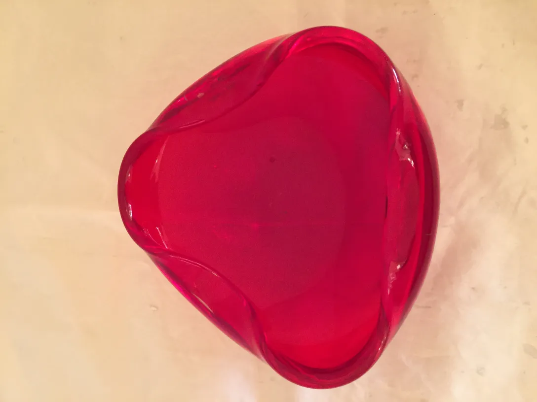 bol de cristal de Murano rouge avec forme unique, antiquité