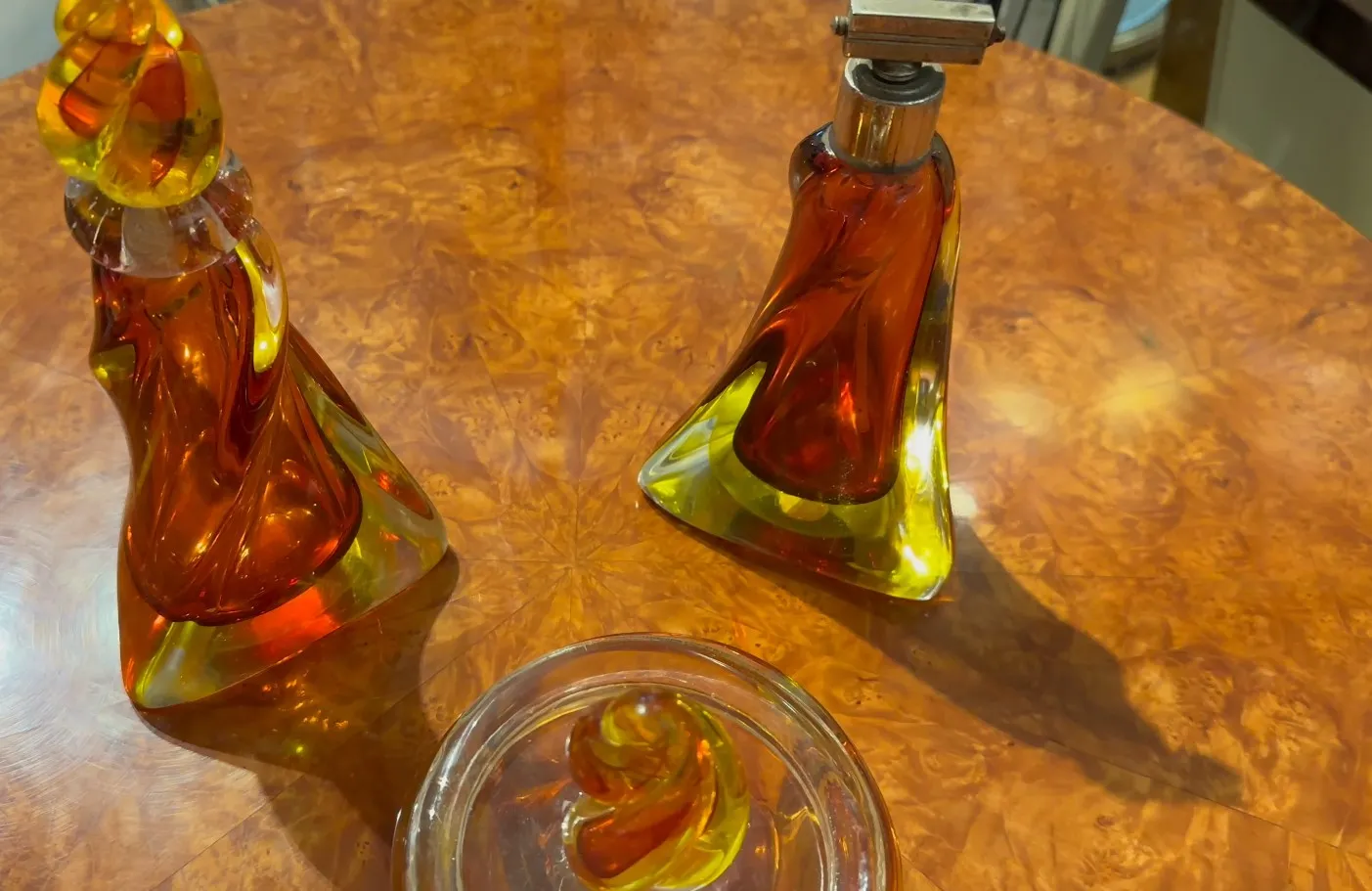 garrafas antigas de cristal de murano com design elegante