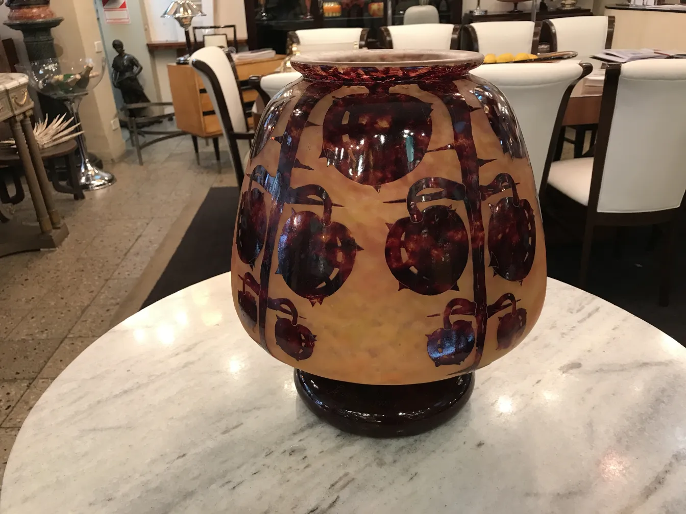 Antikes signiertes Glas mit floralem Design von Le Verre.