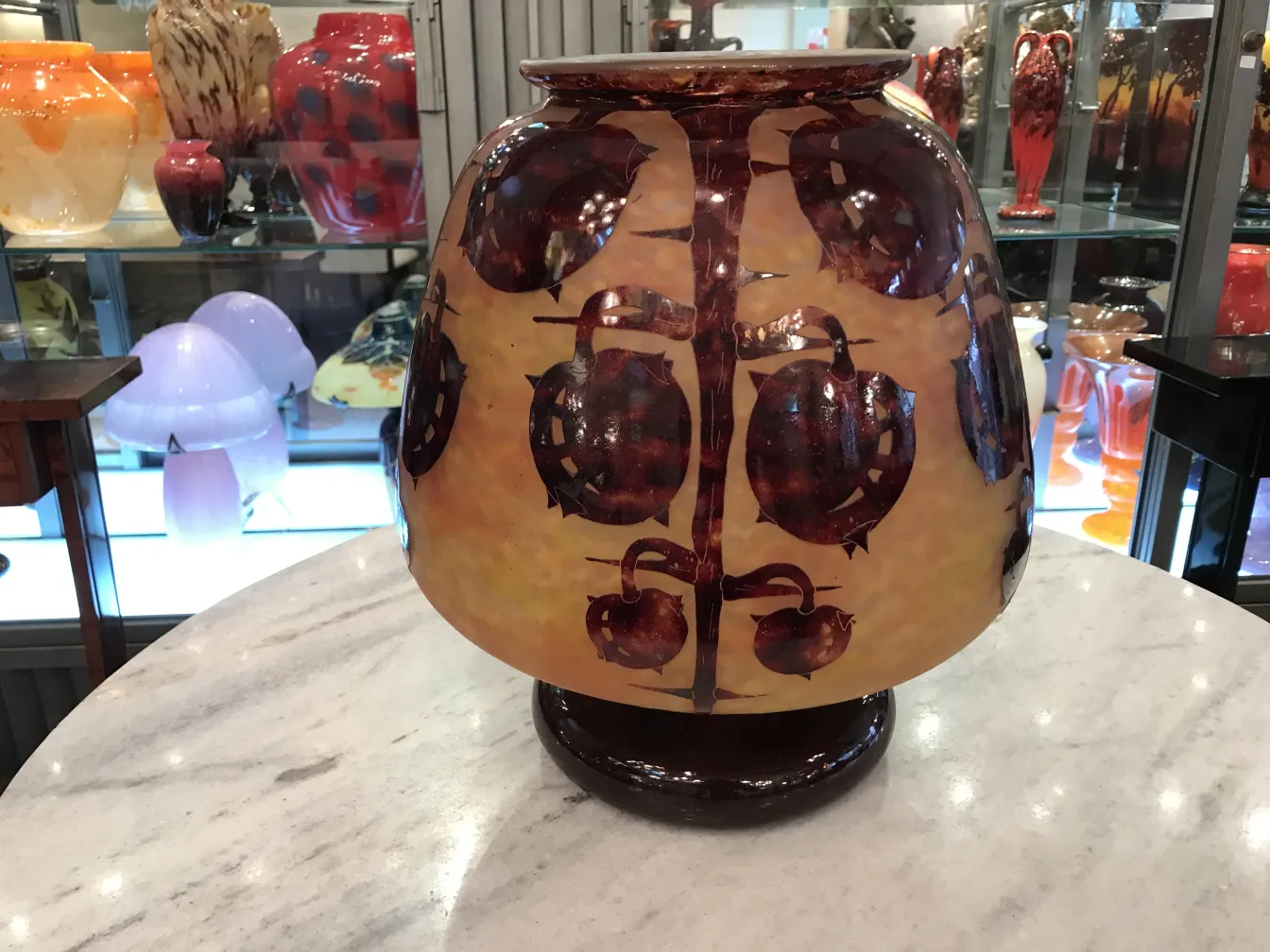 Lámpara decorativa antigua en vidrio firmado Le Verre con patrones