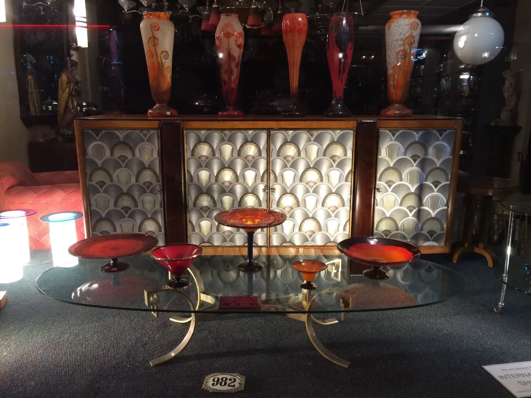 Ensemble de verre signé le verre dans un cadre ancien.