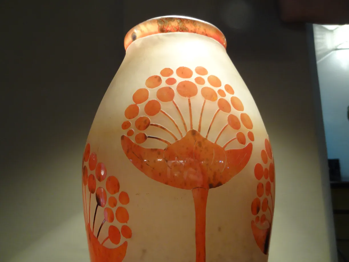 古代サイン入りグラスの花瓶le verreの花柄デザイン