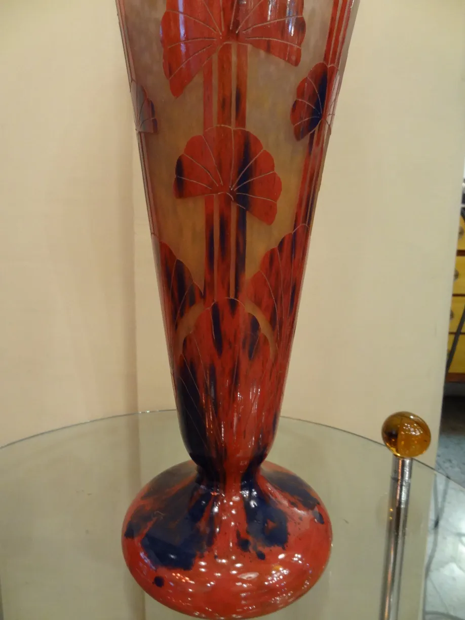 古代サイン入りグラス（Le Verre）、赤と青のデザイン付き