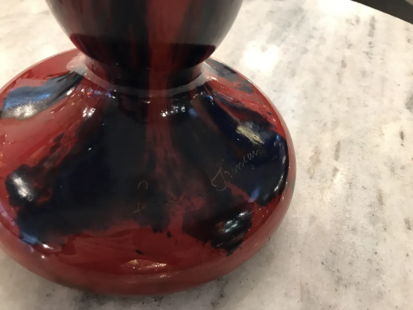 زجاج قديم بتوقيع Le Verre، ألوان زاهية وتصميم جذاب.