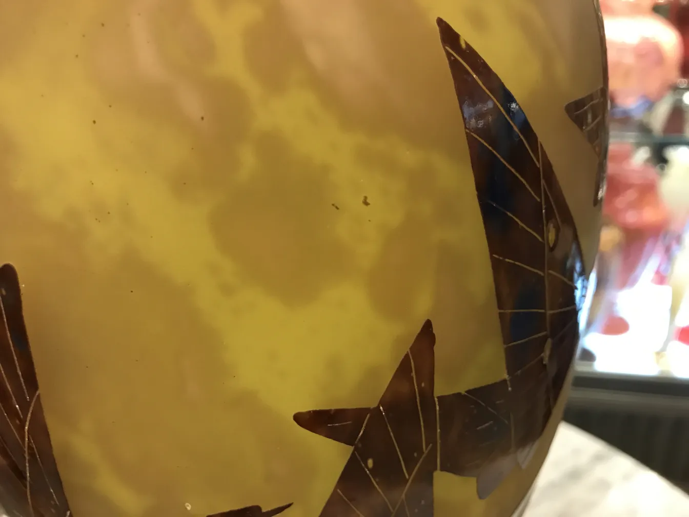 古董签名玻璃勒弗雷，有叶子图案