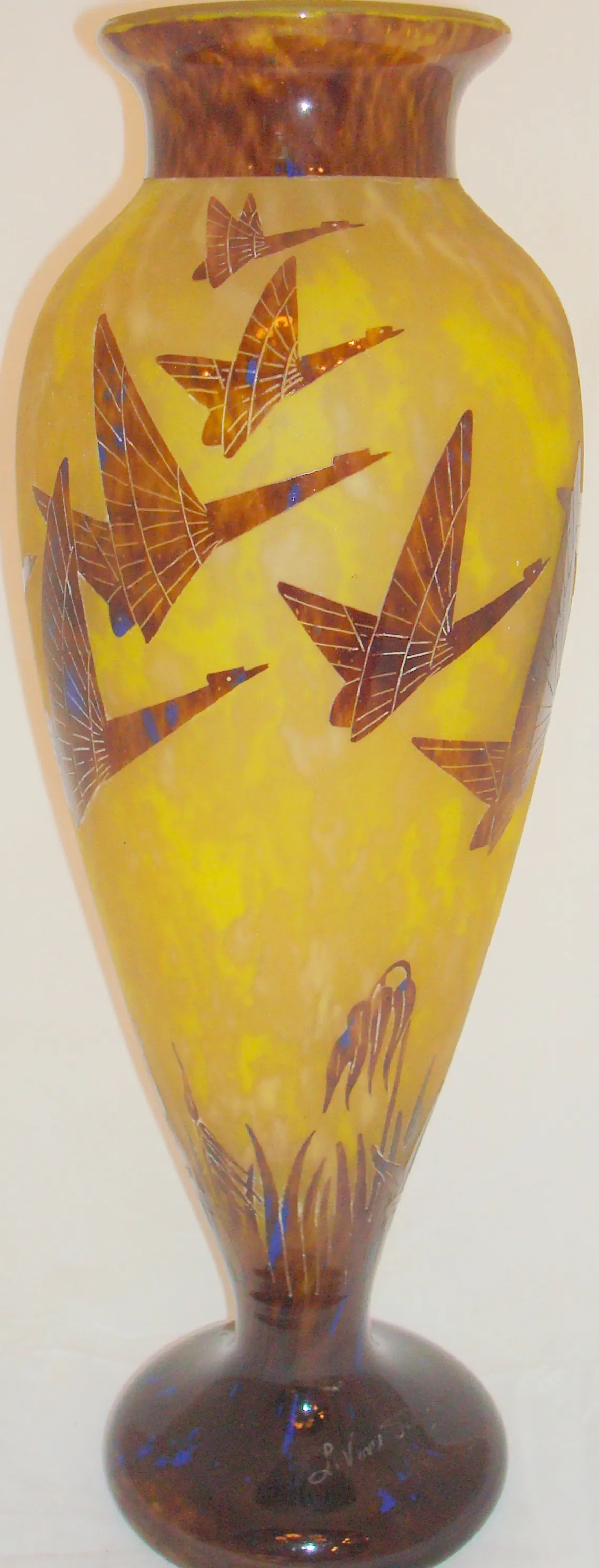 Antigüedad decorativa de vidrio firmado Le Verre con pájaros