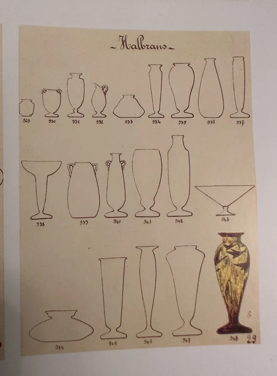 desenho de vários tipos de vidro assinado le verre antigo em fundo claro