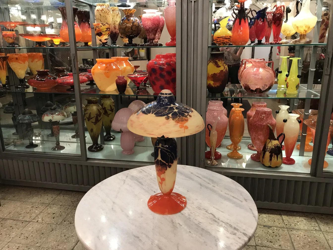 签名玻璃装饰有图案的古代环境