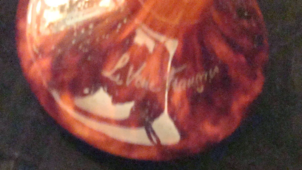 サイン入りグラスLe Verre、精巧な彫刻のある、視覚的ディテールを持つアンティーク。