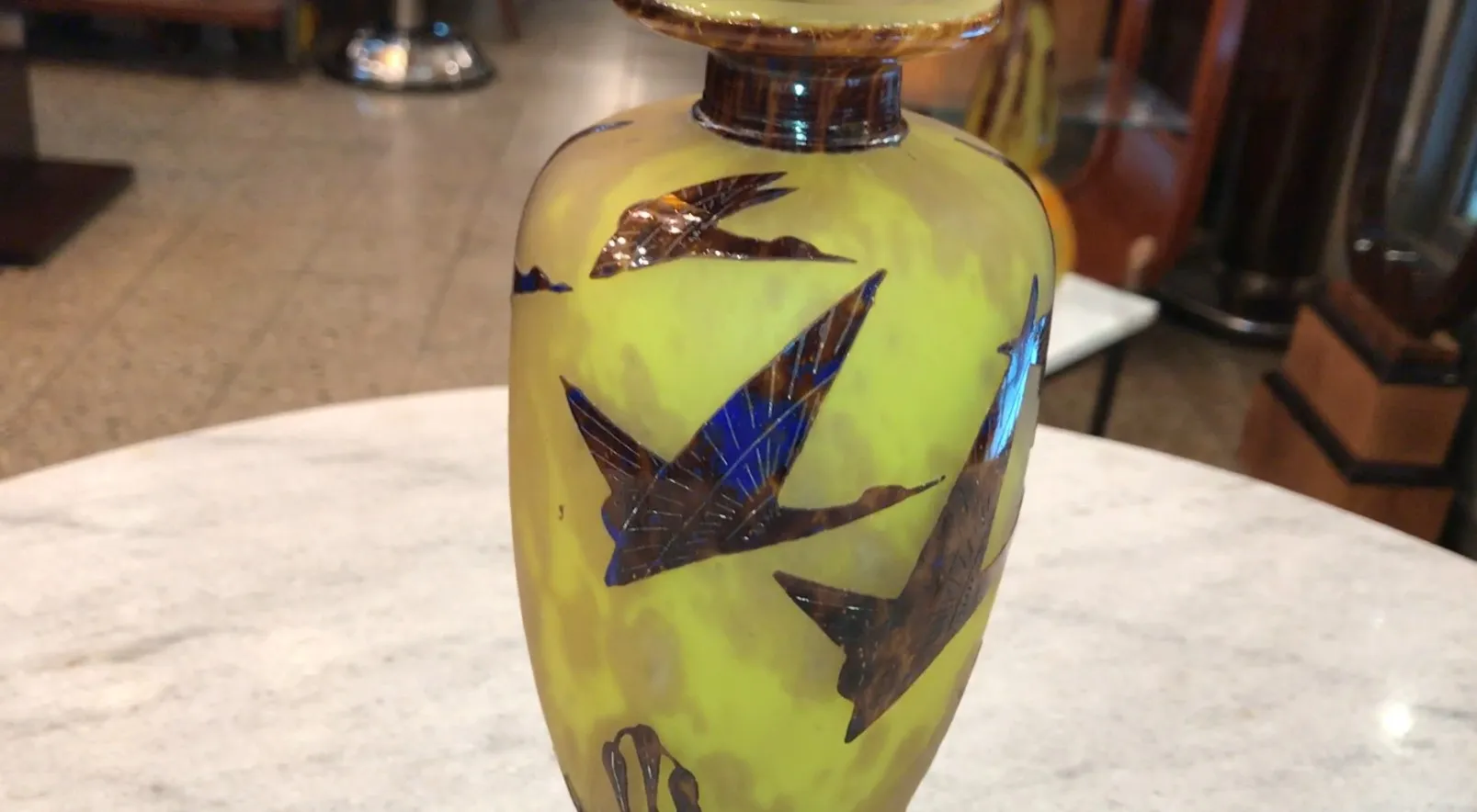 Антиквариат подписанное стекло Le Verre с росписью