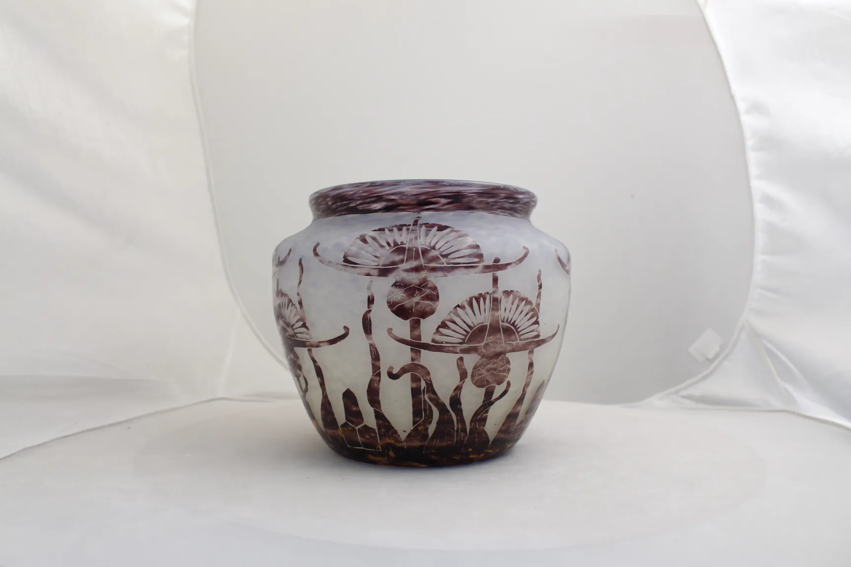 Vetro firmato antico Le Verre con decorazione floreale