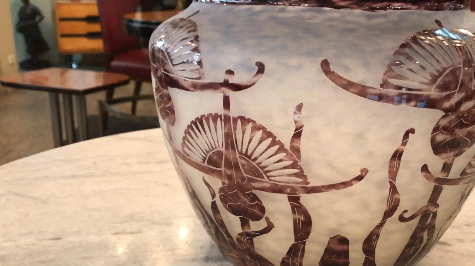 Античное подписанное стекло Le Verre с декоративным дизайном