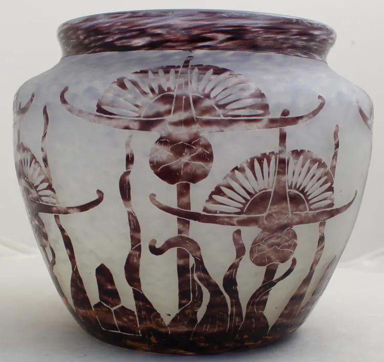 vaso antico con design floreale in vetro firmato Le Verre