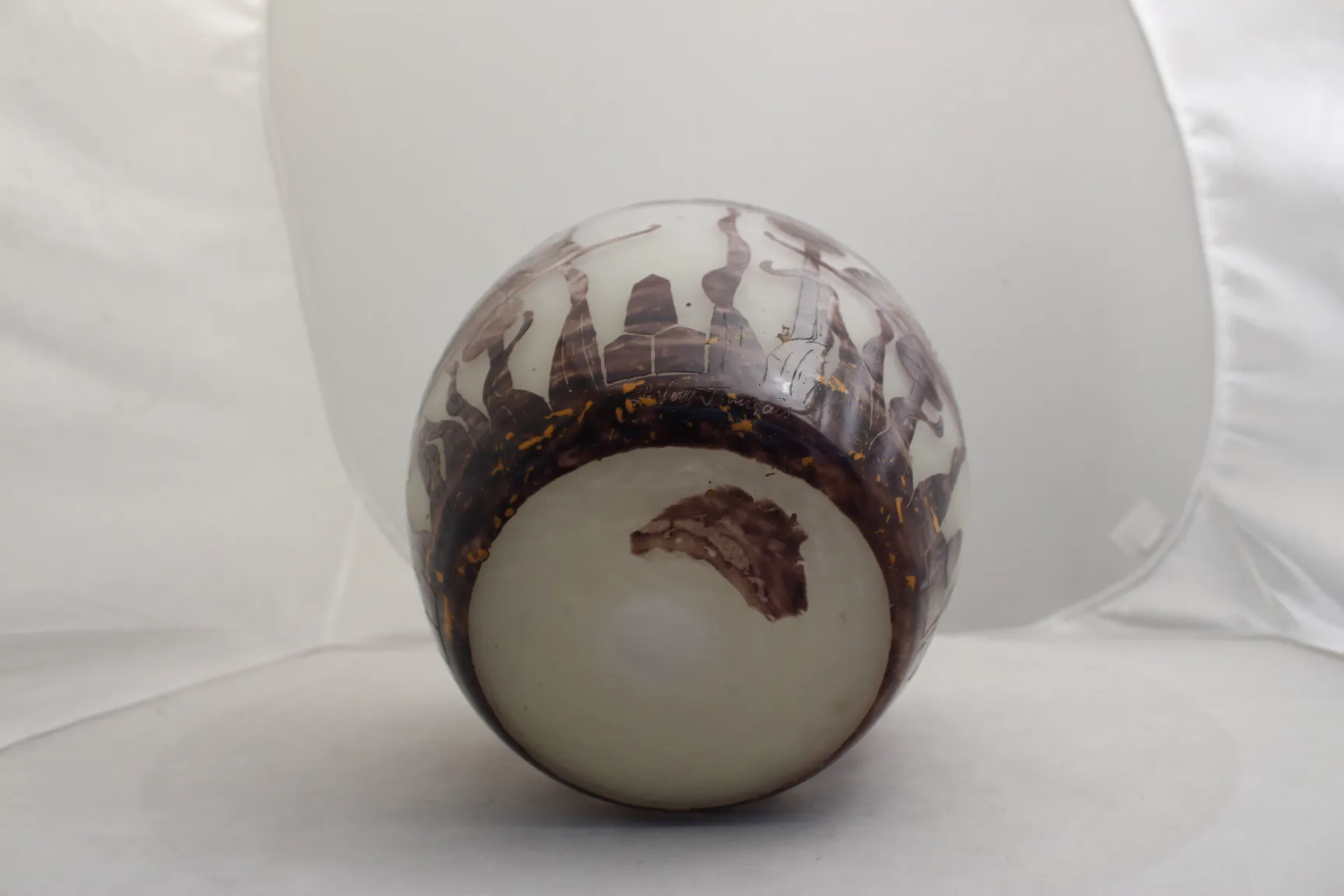 Verre ancien signé Le Verre avec décoration artistique