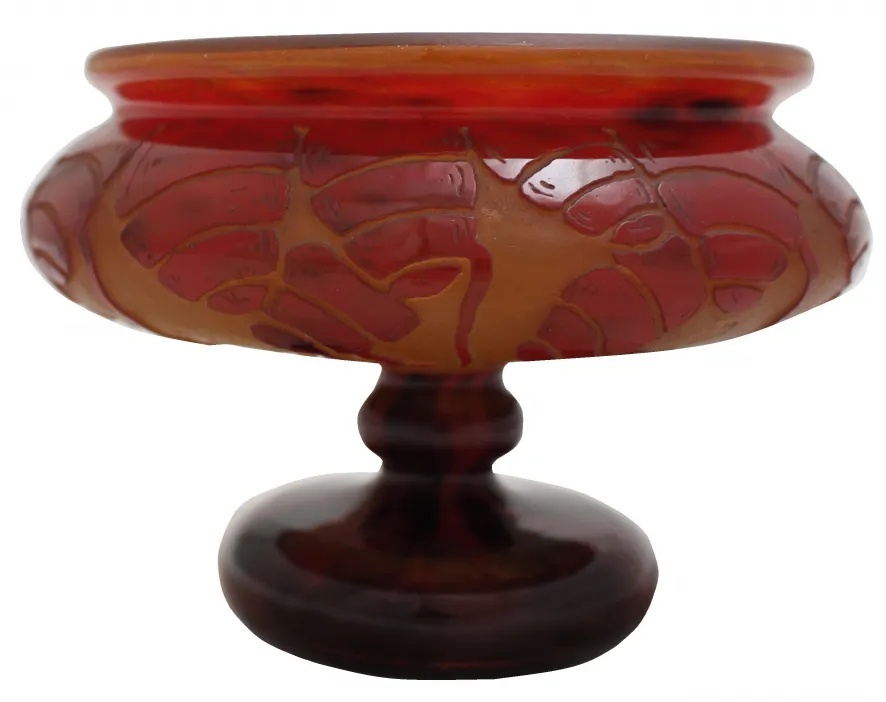 Pezzo antico con caratteristiche uniche, base decorativa in tonalità calde.