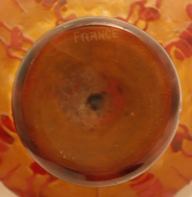 Vidrio firmado Le Verre con detalles visuales coloridos y antiguos