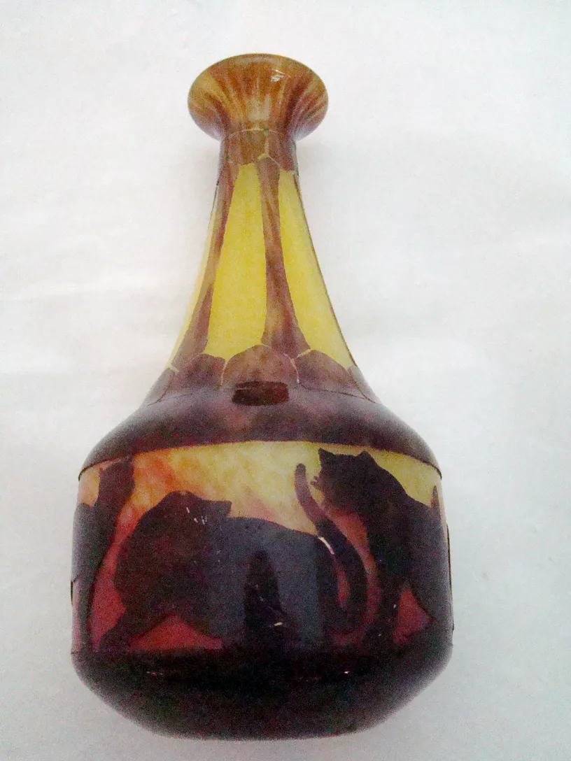 Antique glass with silhouettes of cats.