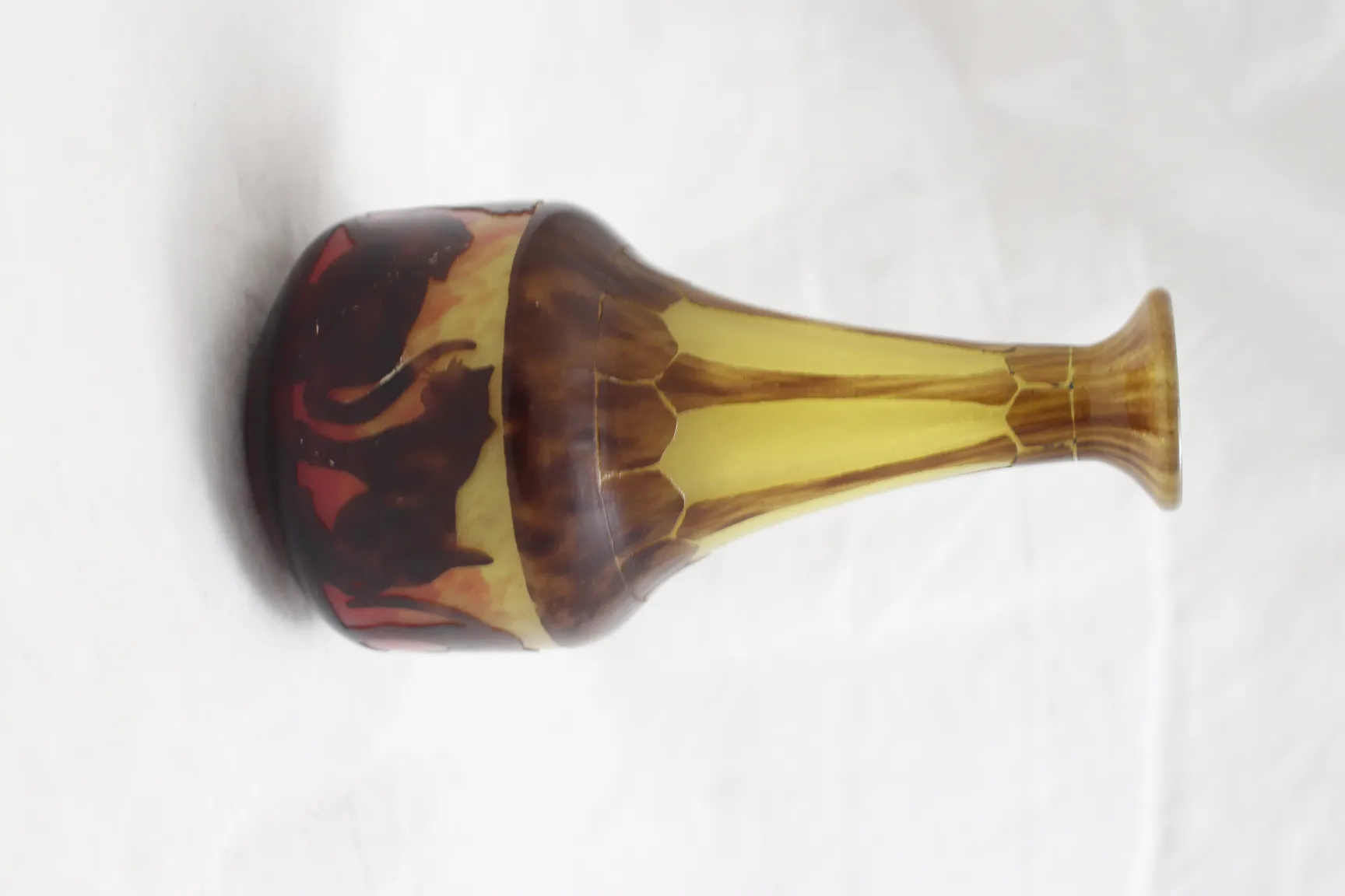 Verre antique signé Le Verre avec des tons marron et jaune