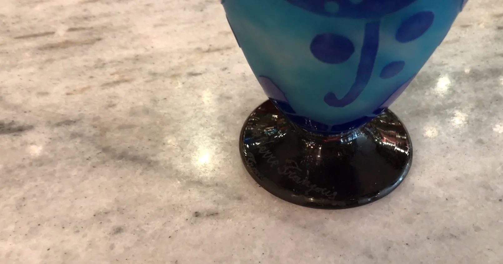 Vetro antico firmato Le Verre con design blu