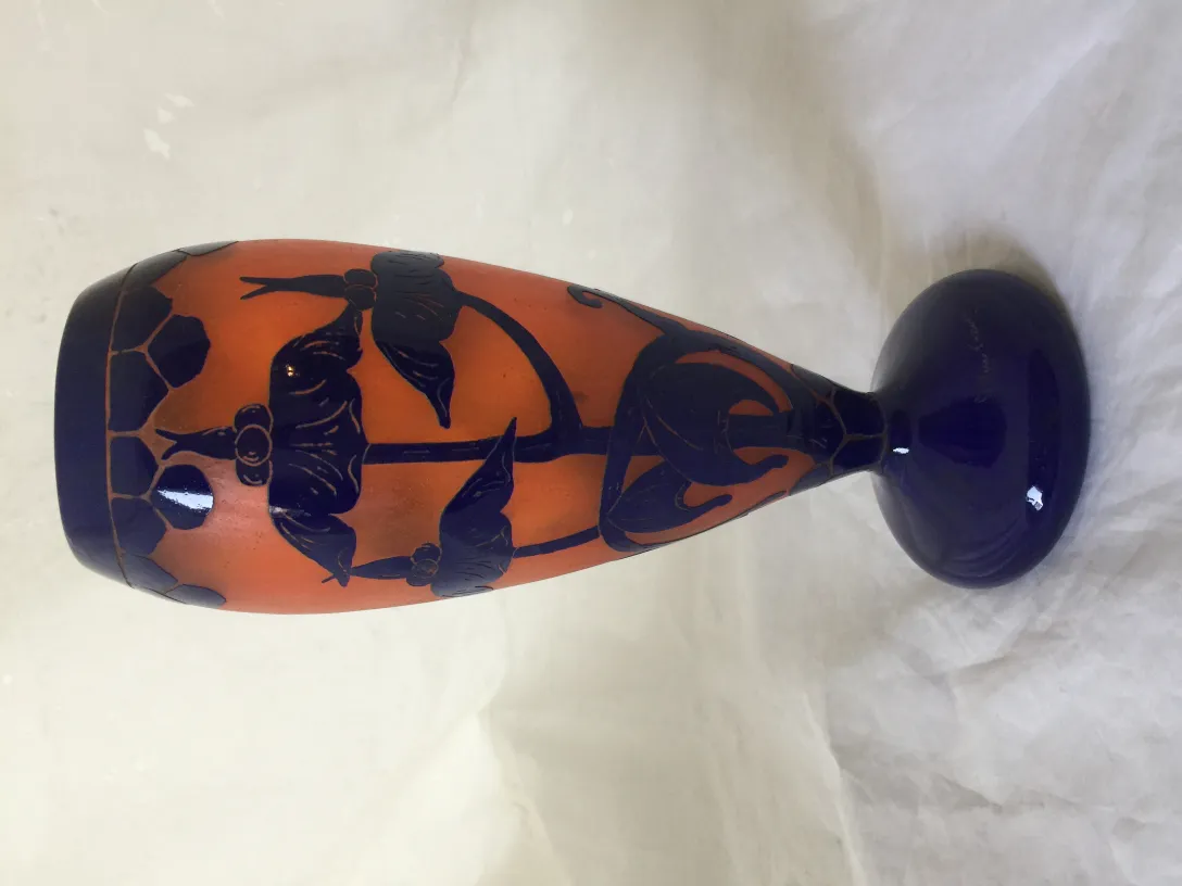 SIGNED GLASS Le Verre with floral design and vibrant colors