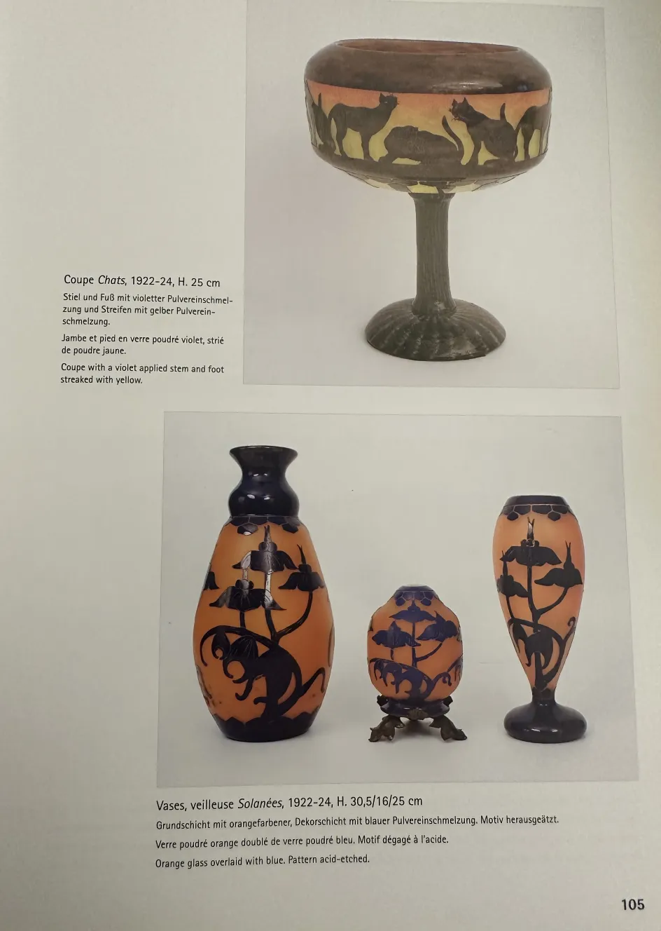 Antikes vase mit orange und blauen Mustern, signiert.