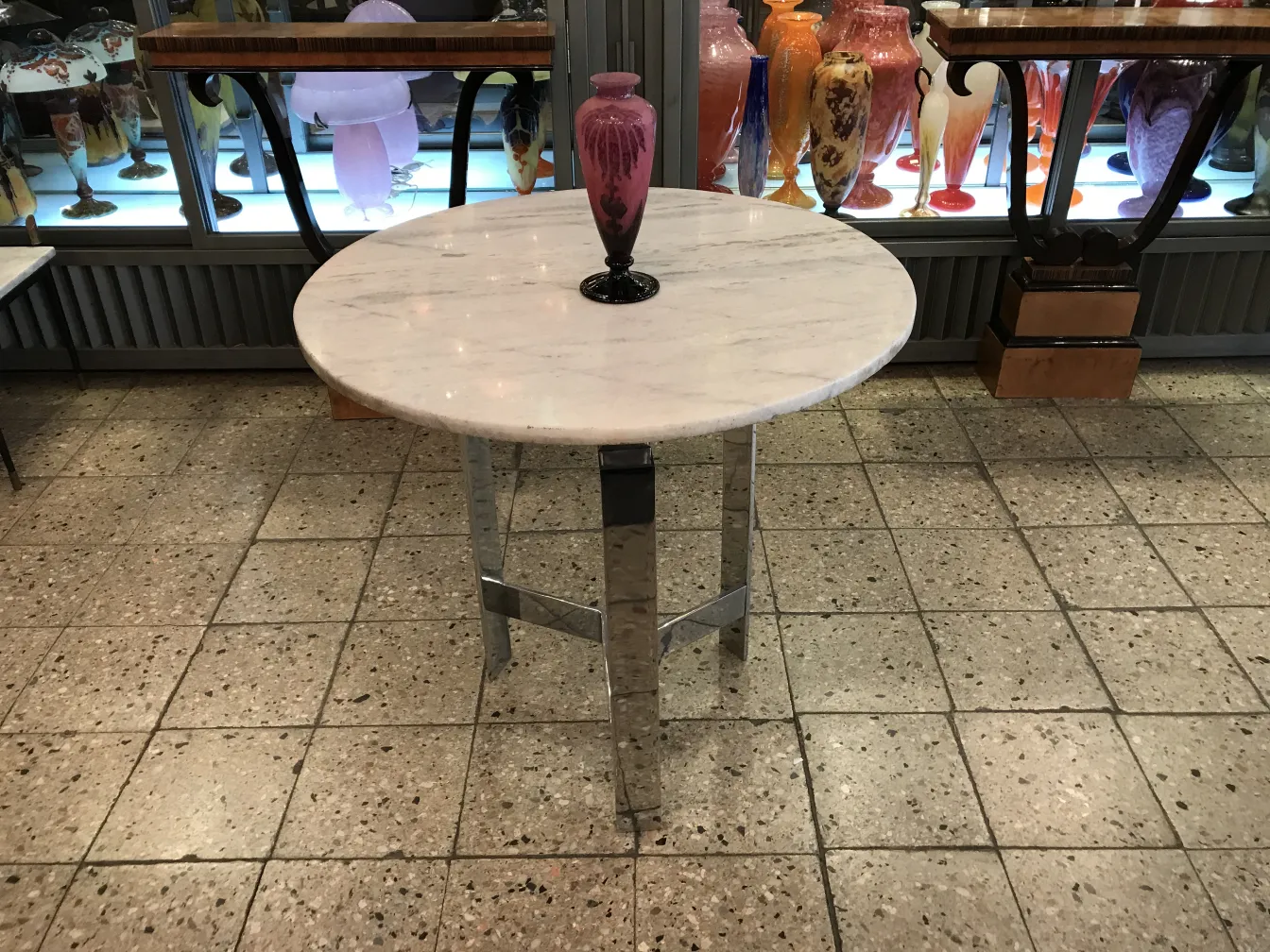 Vaso antico firmato Le Verre in tonalità di rosa e nero