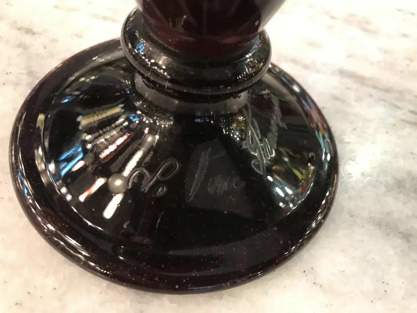 古董签名玻璃Le Verre，优雅而深色