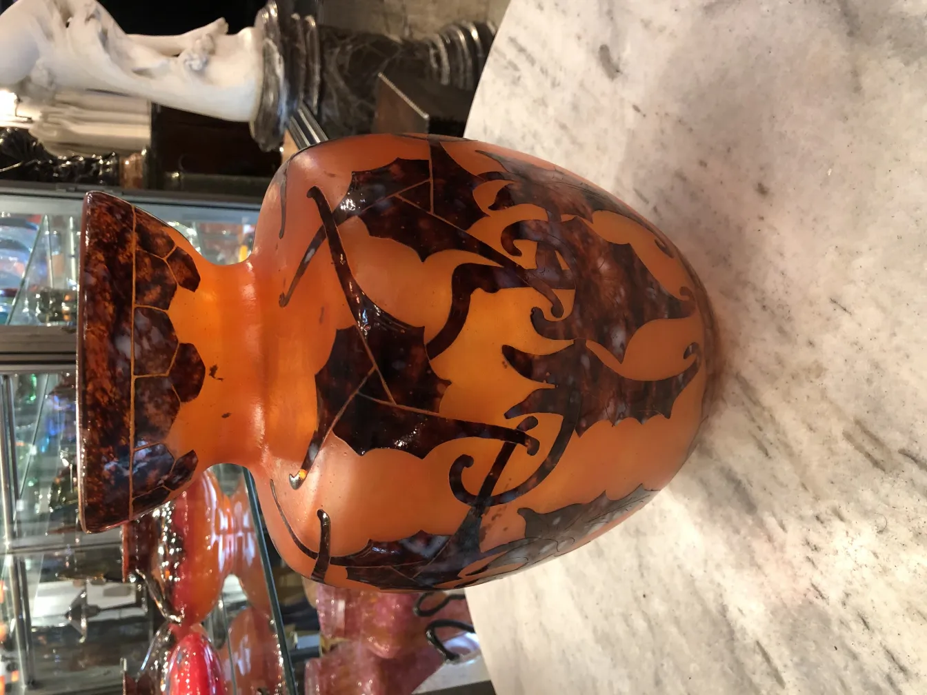 古董玻璃花瓶，配有琥珀色设计