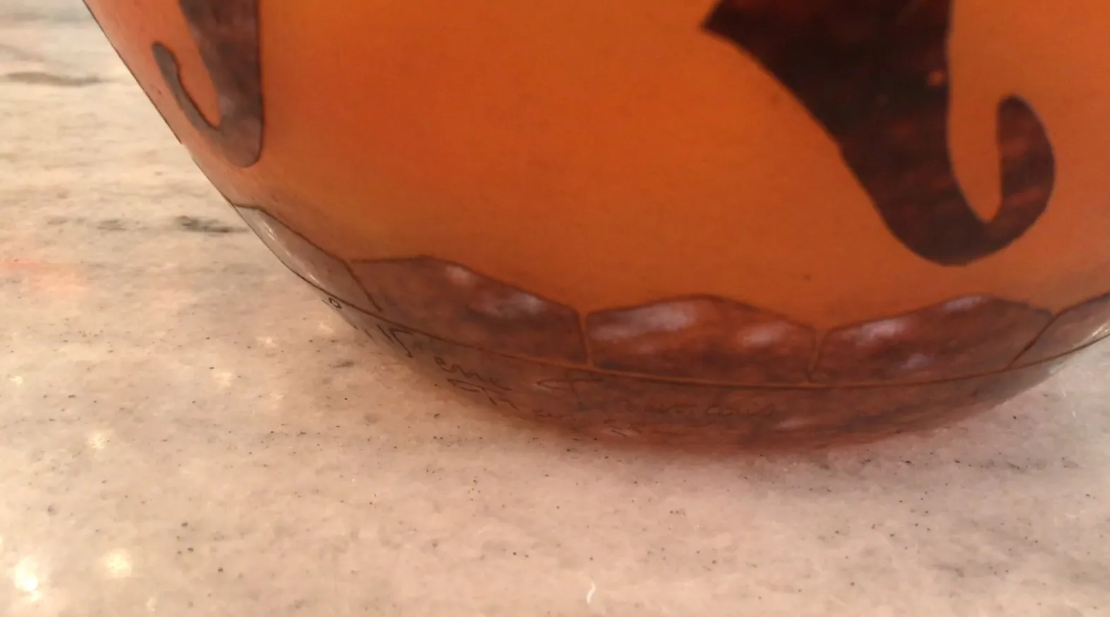 antiquità vetro firmato Le Verre con decorazione distintiva a forma di foglie