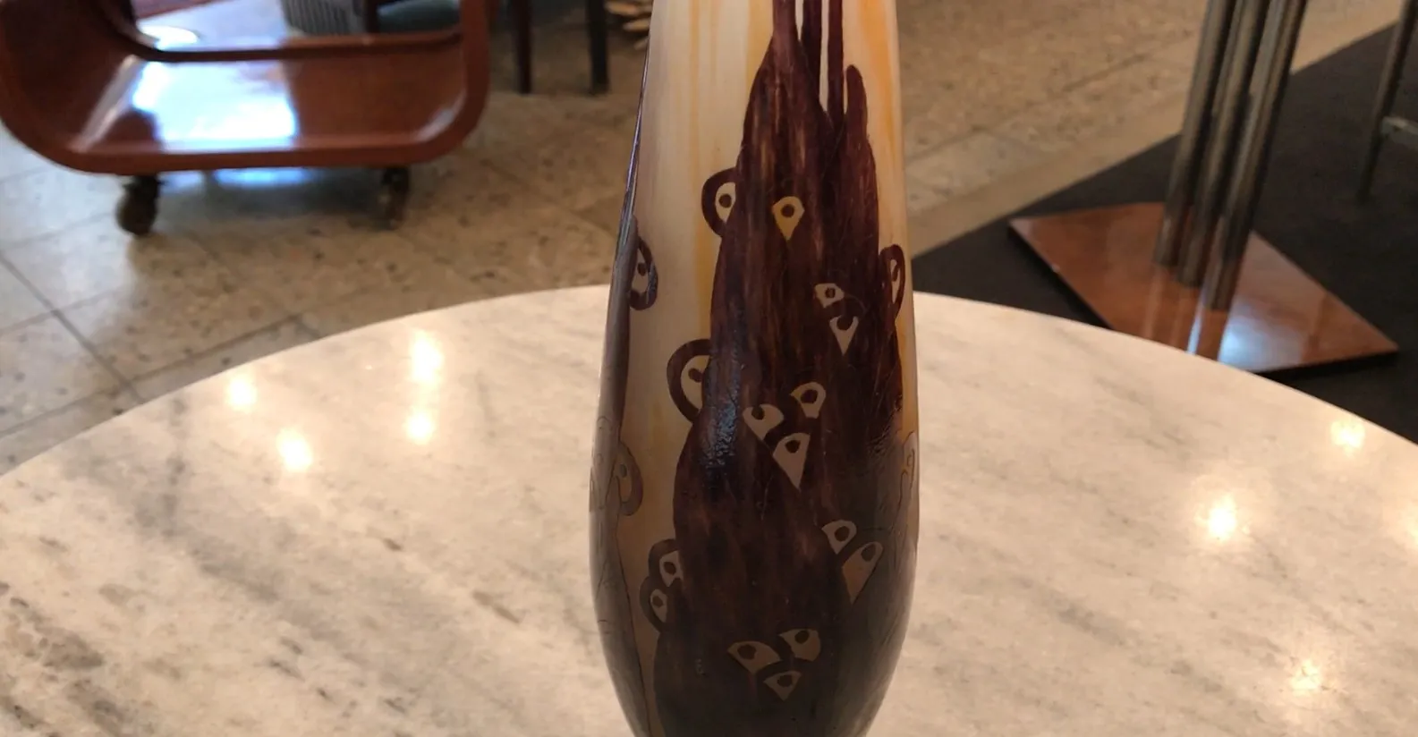 प्राचीन कांच का फूलदान ले वेर्रे अद्वितीय सजावटी विवरण के साथ