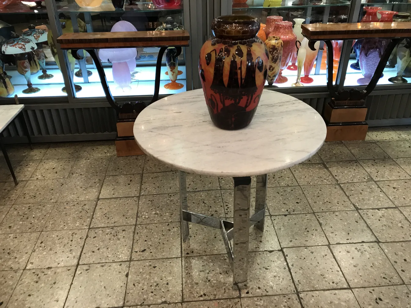 زجاج موقّع قديم le verre مع زخارف نابضة.