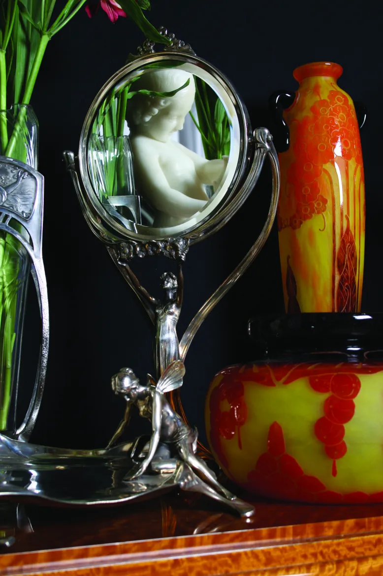 Verre antique signé Le Verre avec un design élégant