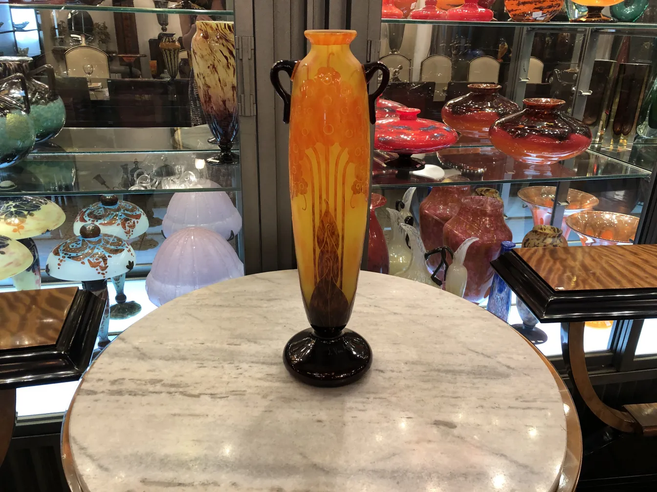 古老的花瓶，带签名的Le Verre，暖色调