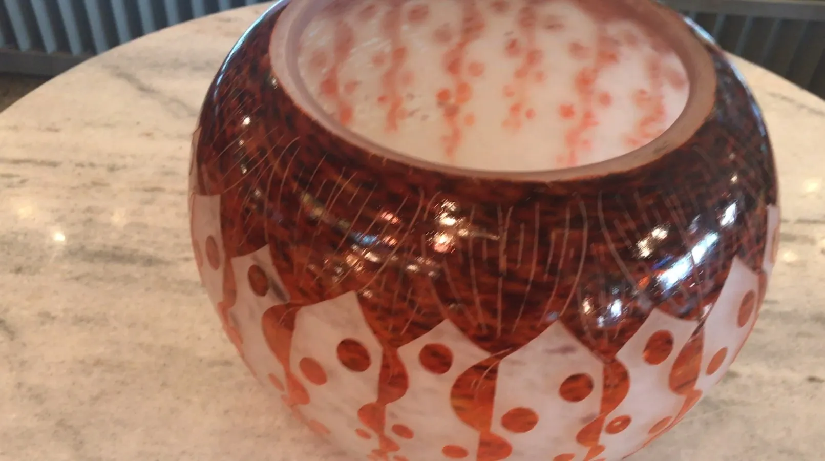 antikes Glas mit einzigartigem und elegantem Design