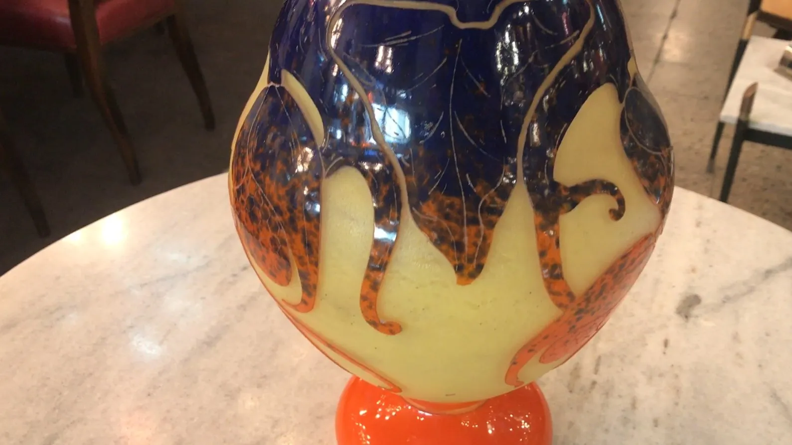 decorativo vidrio firmado le verre con tonos azules y naranjas