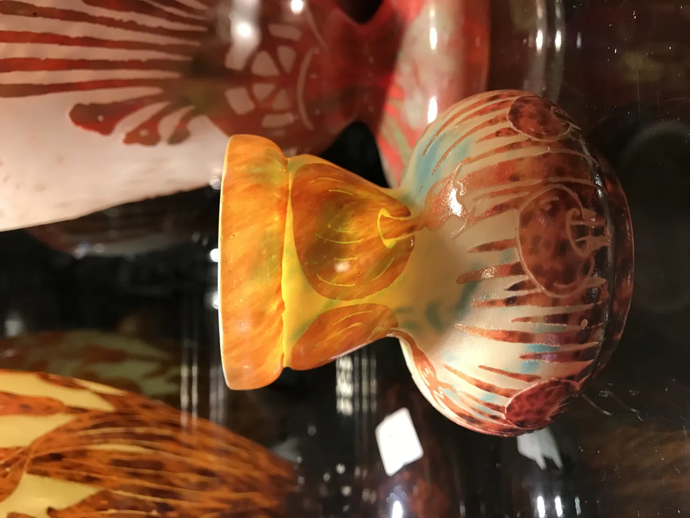 古董具有色彩丰富和独特的设计