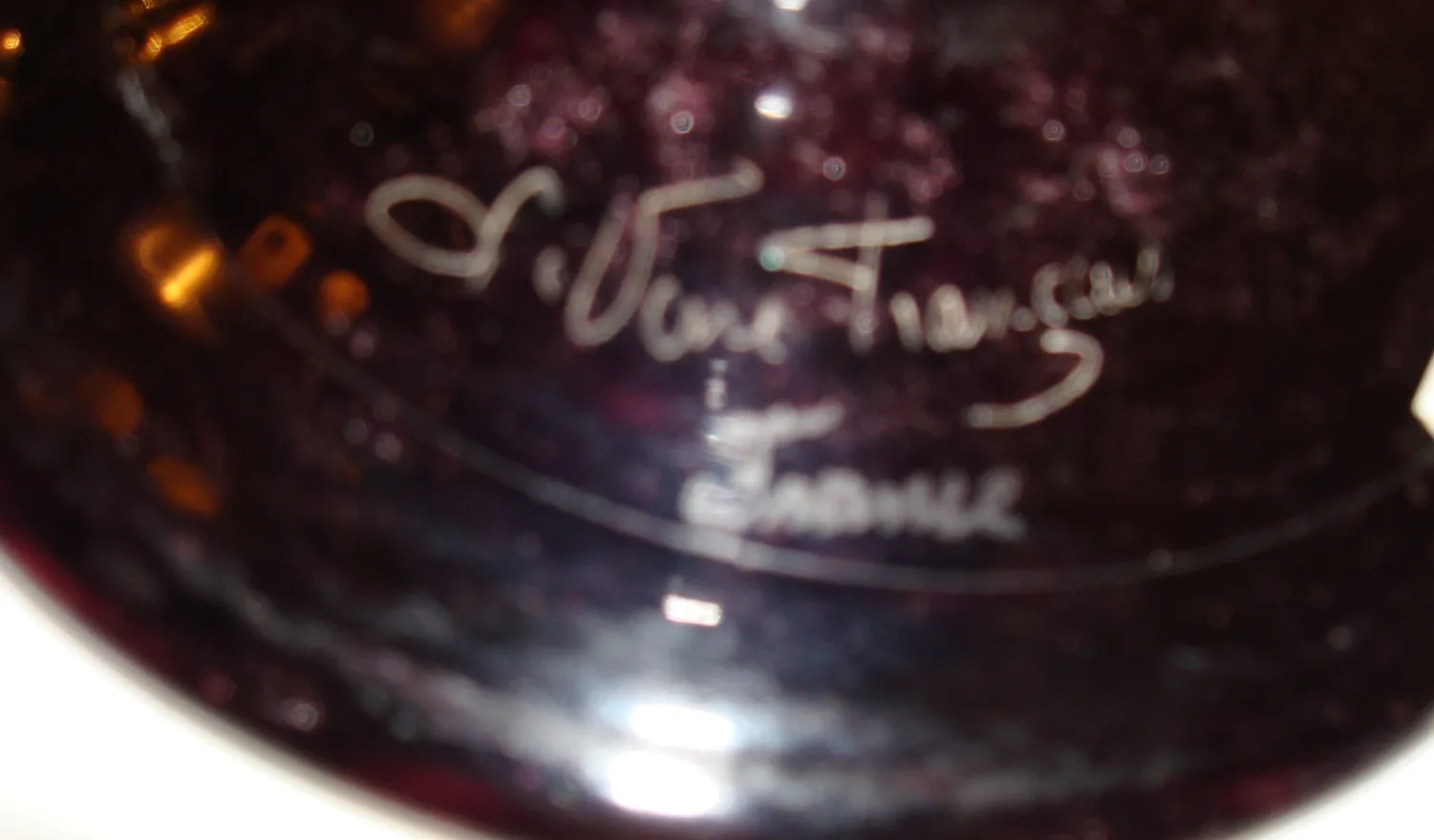 Vidrio antiguo firmado Le Verre con inscripción en la base, de estilo francés.