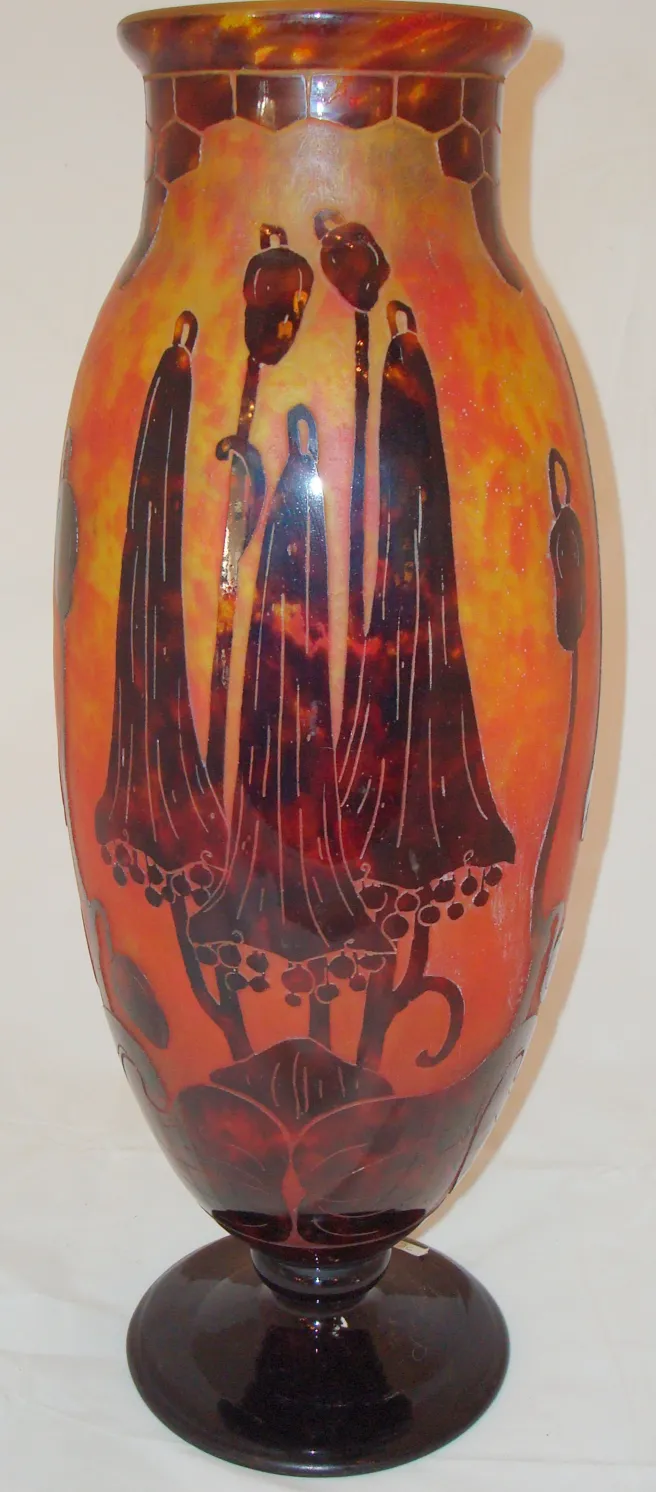 vase de vidro antigo assinado com design floral