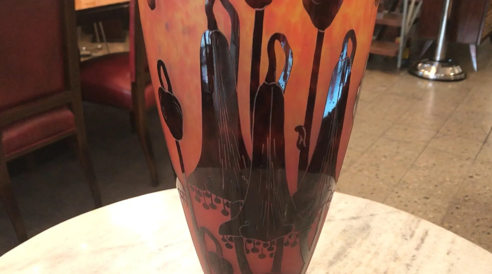 Vaso antico in vetro firmato Le Verre con design floreale