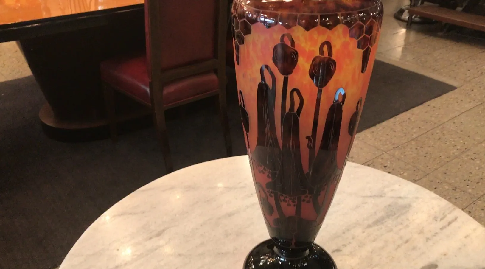Vaso in vetro firmato antico Le Verre, decorazioni artistiche.