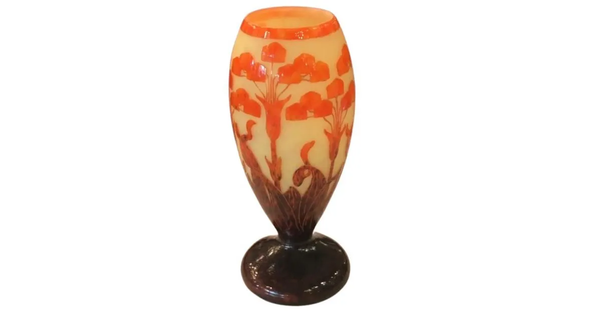 vase ancien signé Le Verre avec motif floral coloré