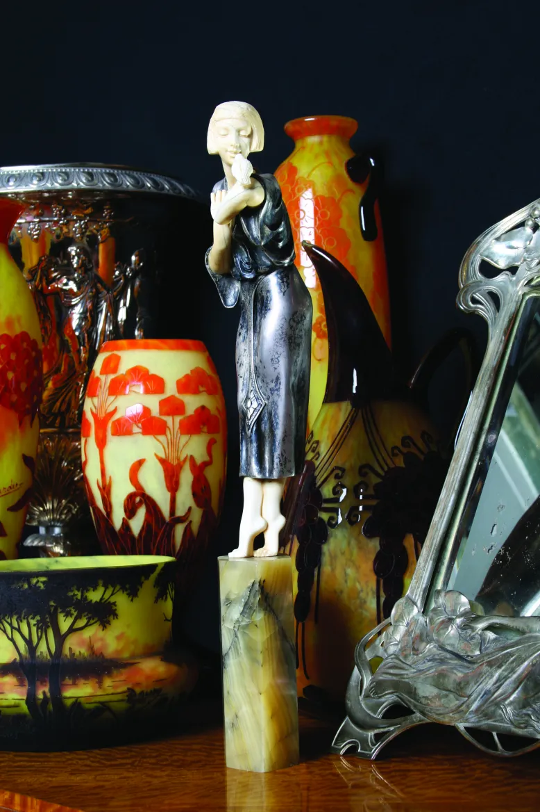 زجاج موقّع عتيق (le verre) مع شكل زخرفي