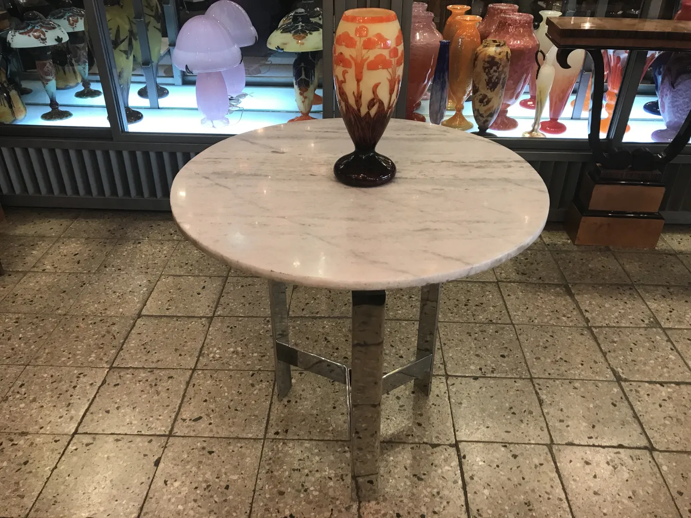 Antiquité avec belle finition et design coloré, vases décoratifs