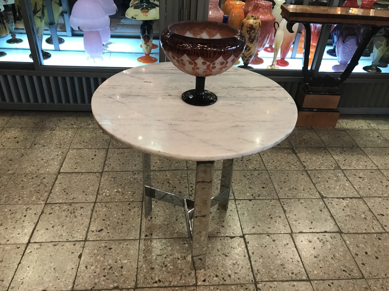 Antiquariato vetro firmato le verre su tavolo decorativo