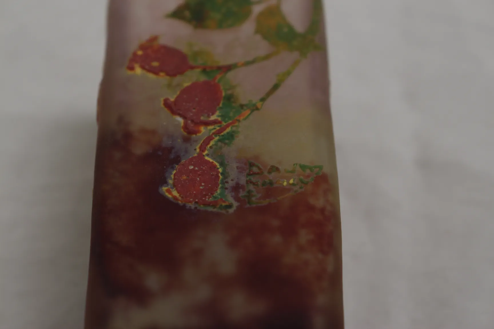 verre ancien avec motif floral, signé Daum Nancy, belle décoration